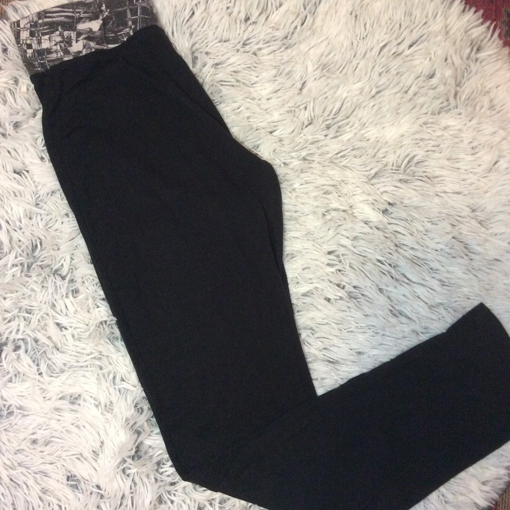Black yoga pants